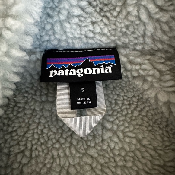 Patagonia Women's Green Hooded Jacket - Picture 7 of 9